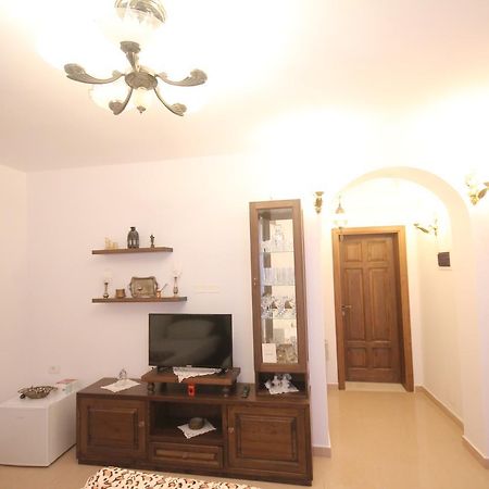 Apartment Altin In Old Town Berati Exterior foto