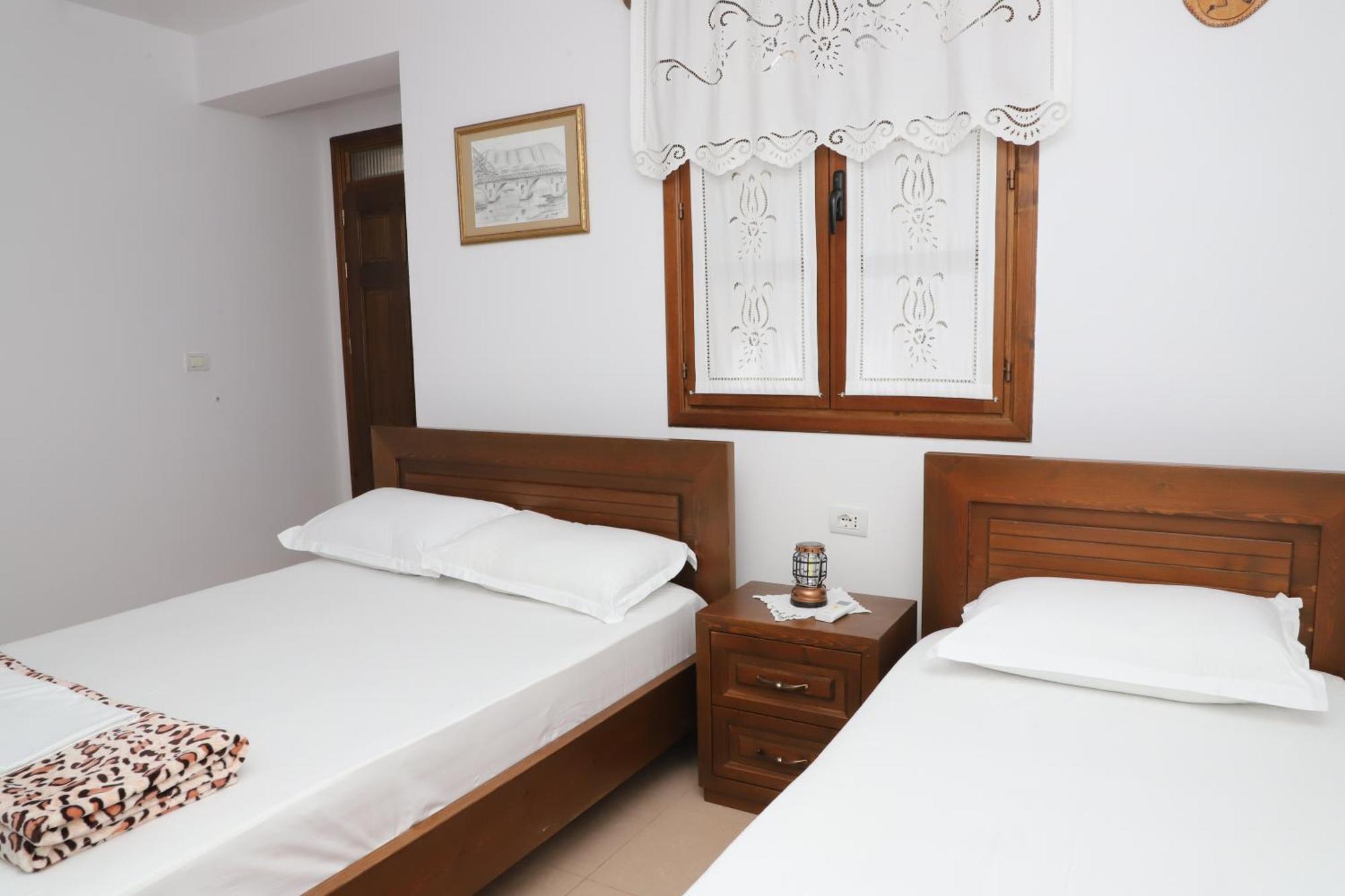 Apartment Altin In Old Town Berati Exterior foto