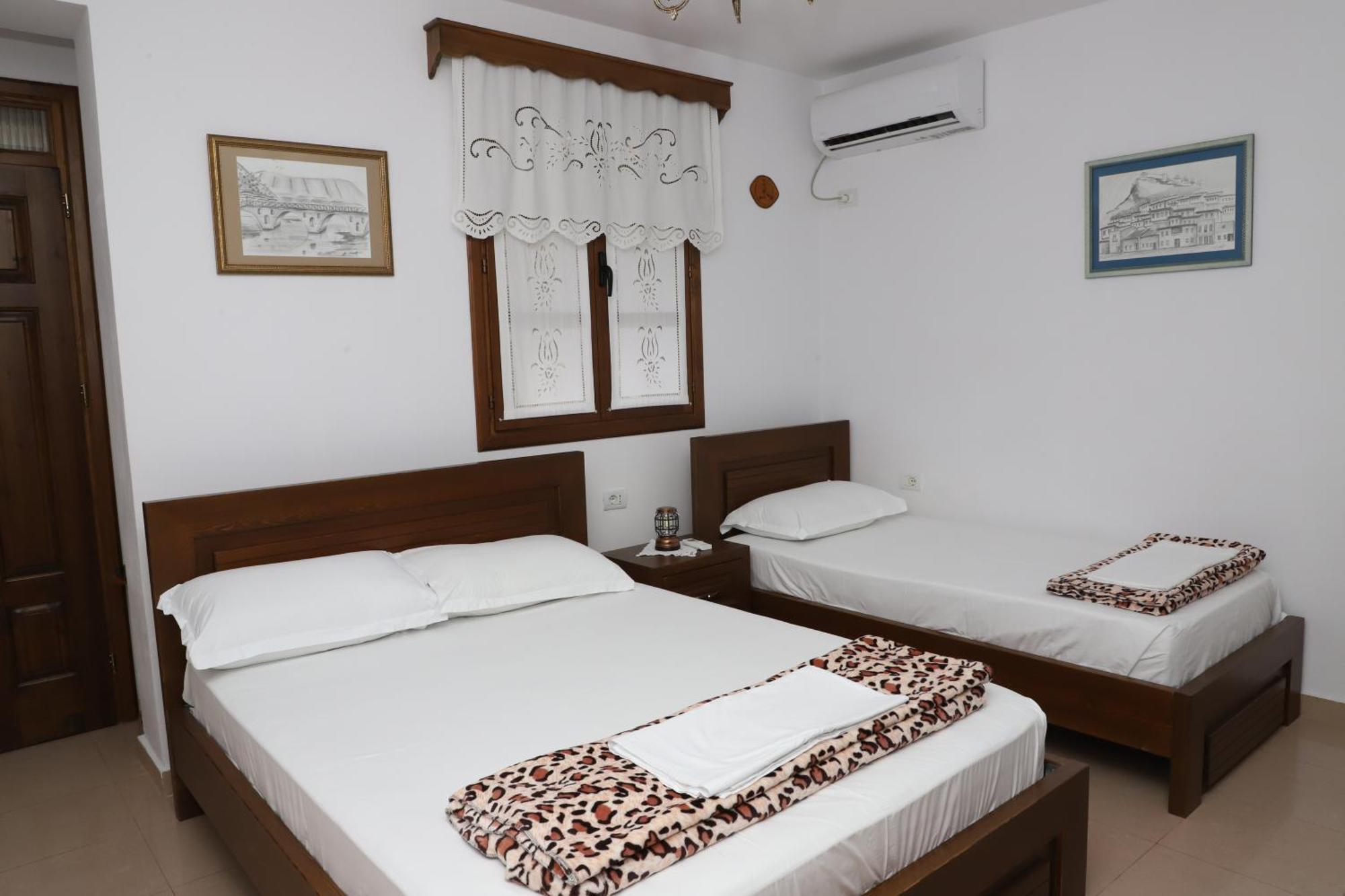 Apartment Altin In Old Town Berati Exterior foto