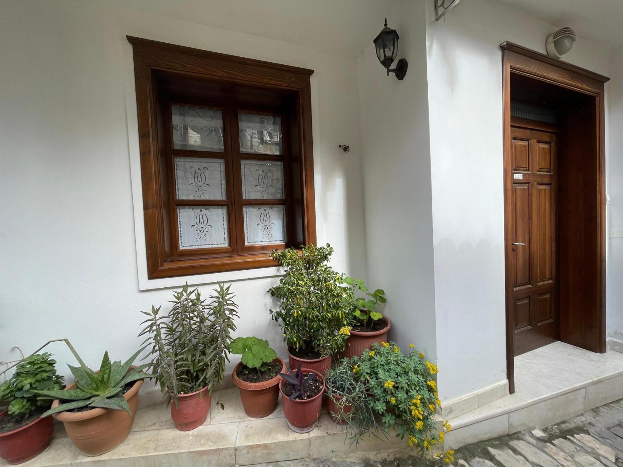 Apartment Altin In Old Town Berati Exterior foto