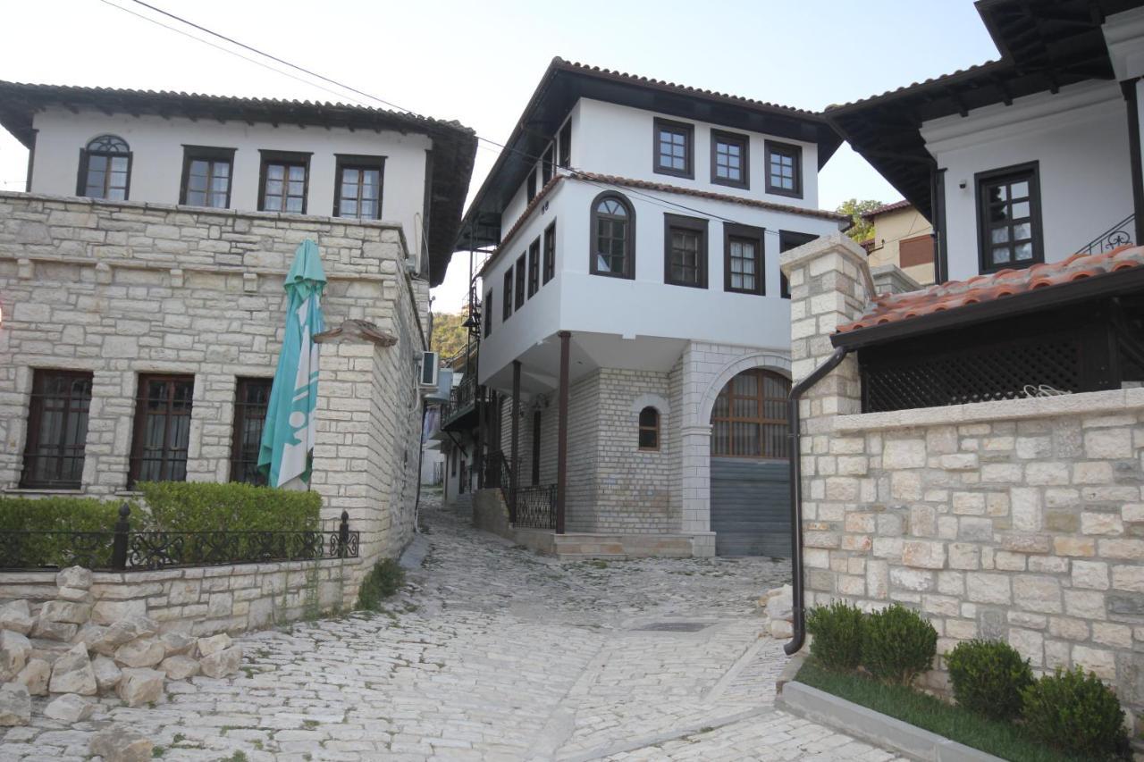 Apartment Altin In Old Town Berati Exterior foto